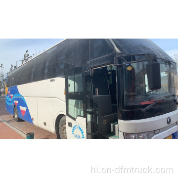 यूटोंग ने 53 सीटों वाली कोच बस का इस्तेमाल किया